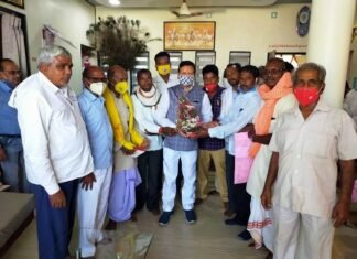 लहंगर में नवीन आदिम जाति सहकारी समिति का संचालन Meeting parliamentary secretary
