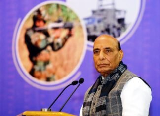 सशस्त्र बलों के प्रमुखों को डीआरडीओ की प्रणालियां सौंपी रक्षा मंत्री ने