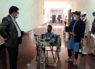 तत्काल ट्राई सायकिल पाकर गदगद हुआ छत्तकुमार, अब आने-जाने में होगी सुविधा तत्काल ट्राई सायकिल पाकर गदगद हुआ छत्तकुमार, अब आने-जाने में होगी सुविधा