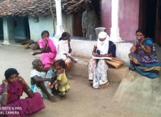 कभी हाथों में होता था झाड़ू, अब कम्प्यूटर चला रही है लता,बनी बैंक वाली दीदी कभी हाथों में होता था झाड़ू, अब कम्प्यूटर चला रही है लता, बनी बैंक वाली दीदी