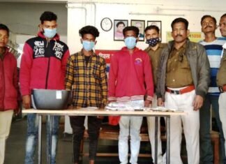 4 लाख 32 हजार 860 रूपये के नकली नोट के साथ 03 युवक गिरफ्तार 4 लाख 32 हजार 860 रूपये के नकली नोट के साथ 03 युवक गिरफ्तार