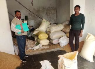 गुरुवार को अवैध धान संग्रहण में 04 लोगों पर हुई कार्यवाही, 142 बोरा धान जप्त गुरुवार को अवैध धान संग्रहण में 04 लोगों पर हुई कार्यवाही, 142 बोरा धान जप्त