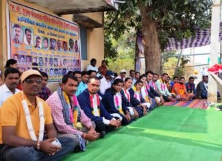 पंचायत सचिव व रोजगार सहायक की बेमियादी हड़ताल से ग्रामीण योजनाएं व रोजगार ठप्प पंचायत सचिव व रोजगार सहायक की बेमियादी हड़ताल से ग्रामीण योजनाएं व रोजगार ठप्प