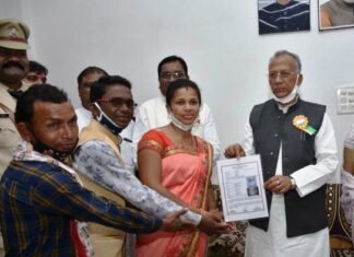 वन संसाधन अधिकार देने में अब महासमुंद भी हुआ शामिल,10 को मिला वनाधिकार पत्र वन संसाधन अधिकार देने में अब महासमुंद भी हुआ शामिल,10 को मिला वनाधिकार पत्र
