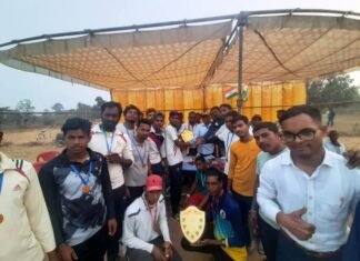 32 टीम के बीच हुए ट्वेंटी ट्वेंटी मैच में चिंगरिया टीम ने जीता खिताब 32 टीमों के बीच हुए ट्वेंटी ट्वेंटी मैच में चिंगरिया टीम ने जीता खिताब