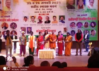 लोकतंत्र के महापर्व पर कविता के जरिये देश को किया तिरंगा तोला नमन… लोकतंत्र के महापर्व पर कविता के जरिये देश को किया तिरंगा तोला नमन...