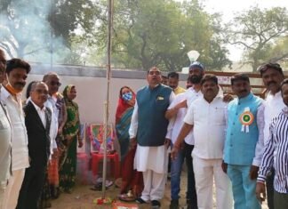 बागबाहरा ब्लॉक कांग्रेस में 72 वां गणतंत्र दिवस मंगलवार को हर्षोल्लास से मनाया बागबाहरा ब्लॉक कांग्रेस में 72 वां गणतंत्र दिवस मंगलवार को हर्षोल्लास से मनाया