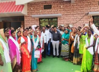 ब्लाक कांग्रेस कमेटी बागबाहरा की बैठक में महिलाओ ने किया कांग्रेस प्रवेश ब्लाक कांग्रेस कमेटी बागबाहरा की बैठक में महिलाओ ने किया कांग्रेस प्रवेश