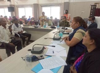 सरपंच ने आयोग के सामने दी सफाई किसी भी परिवार का हुक्का पानी बंद नहीं किया सरपंच ने आयोग के सामने दी सफाई किसी भी परिवार का हुक्का पानी बंद नहीं किया