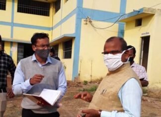 संभाग आयुक्त ने किया इंग्लिश मीडियम स्कूल का निरीक्षण संभाग आयुक्त ने किया इंग्लिश मीडियम स्कूल का निरीक्षण