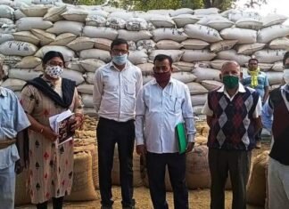 01 जनवरी को अवैध धान संग्रहण में 394 बोरा धान जप्त 05 लोगों पर हुई कार्यवाही 01 जनवरी को अवैध धान संग्रहण में 394 बोरा धान जप्त 05 लोगों पर हुई कार्रवाई