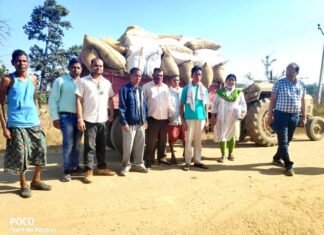 जशपुर जिले के संयुक्त दल ने झारखंड से 36गढ़ ला रहे 60 बोरी अवैध धान को किया जप्त संयुक्त दल