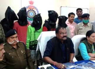 17 लूट को अंजाम देने वाले गैंग का हुआ खुलासा पुलिस ने 6 आरोपियों को पकड़ा 17 लूट को अंजाम देने वाले गैंग का हुआ खुलासा पुलिस ने 6 आरोपियों को पकड़ा