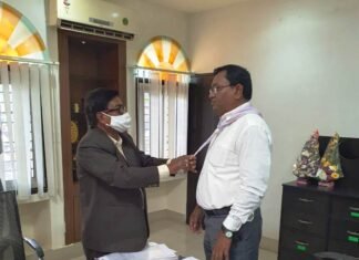 रेडक्रॉस जिला महासमुंद के वोलेंटियर्स ने कलेक्टर से औपचारिक मुलाकात की रेडक्रॉस जिला महासमुंद के वोलेंटियर्स ने कलेक्टर से औपचारिक मुलाकात की