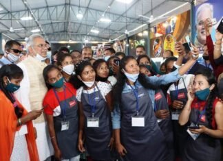 दंतेवाड़ा का गारमेंट ‘डेनेक्स देश-विदेश में भी चमकेगा,गारमेंट फैक्टरी का हुआ शुभारंभ दंतेवाड़ा का गारमेंट ‘डेनेक्स देश-विदेश में भी चमकेगा,गारमेंट फैक्टरी का हुआ शुभारंभ