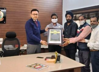 सुरक्षित भव फाउंडेशन ने रायपुर रेंज आईजी के करकमलो से प्राप्त किया वर्ल्ड रिकॉर्ड सुरक्षित भव फाउंडेशन ने रायपुर रेंज आईजी के करकमलो से प्राप्त किया वर्ल्ड रिकॉर्ड