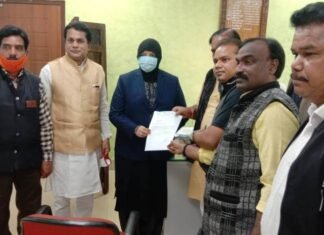 लोकल ट्रेन शुरू करने की मांग को लेकर BJP प्रतिनिधि मंडल ने ADRMसे की मुलाकात लोकल ट्रेन शुरू करने की मांग को लेकर BJP प्रतिनिधि मंडल ने ADRMसे की मुलाकात