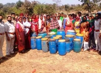 महिला समूह की जागरूकता से 560 किलोग्राम महुआ लाहन हुआ जब्त महिला समूह की जागरूकता से 560 किलोग्राम महुआ लाहन हुआ जब्त