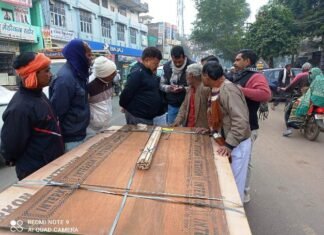 वृद्ध की पीड़ा देख MP के ऊर्जा मंत्री ने स्वयं धकेला ठेला,मौके पर पेंशन भी स्वीकृत कराई वृद्ध की पीड़ा देख MP के ऊर्जा मंत्री ने स्वयं धकेला ठेला,मौके पर पेंशन भी स्वीकृत कराई