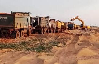 अवैध रेत भंडारण की पतासाजी के लिए विभिन्न स्थलों में टीम ने दी दबिश अवैध रेत भंडारण की पतासाजी के लिए विभिन्न स्थलों में टीम ने दी दबिश
