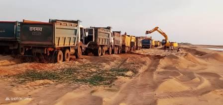रेत के अवैध खनन एवं परिवहन को प्रदेश में पूरी तरह से रोका जाए-CM चौहान 
