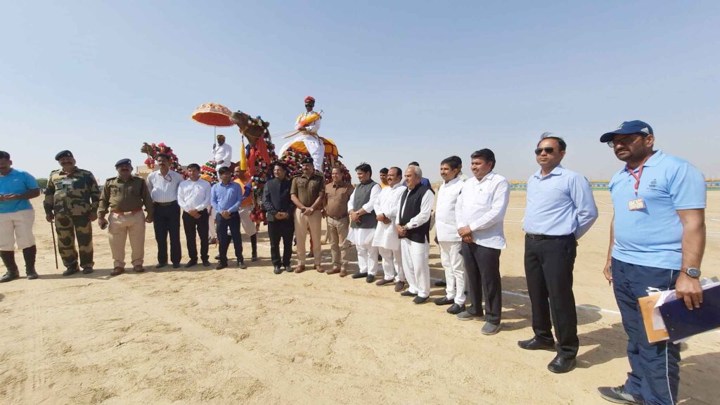 मरु महोत्सव में रेगिस्तान के जहाज ऊँटों की भागीदारी से जुड़ी स्पर्धाओं के नाम रहा