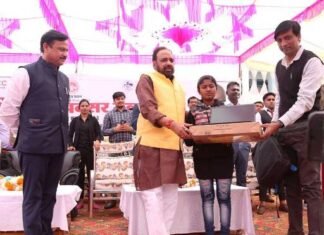 प्रतिभा पटेल की IIT तैयारी में अहम भूमिका निभा रहे है MP के PWD मंत्री भार्गव प्रतिभा पटेल की IIT तैयारी में अहम भूमिका निभा रहे है MP के PWD मंत्री भार्गव