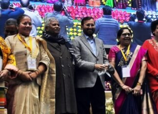 देश के अन्य राज्य 36 गढ़ महिला आयोग के कार्यों से प्रेरणा लें : केन्द्रीय मंत्री जावड़ेकर देश के अन्य राज्य 36 गढ़ महिला आयोग के कार्यों से प्रेरणा लें : केन्द्रीय मंत्री जावड़ेकर