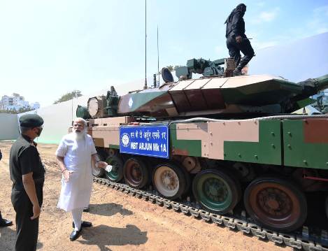 अर्जुन मेन बैटल टैंक (एमके-1ए) सौंपा सेना को प्रधानमंत्री मोदी ने 