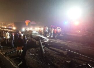 मुंबई – पुणे एक्सप्रेसवे पर वाहनों की टक्कर से पांच की मौत व् कई घायल मुंबई - पुणे एक्सप्रेसवे पर वाहनों की टक्कर से पांच की मौत व् कई घायल