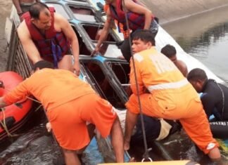 MP सीधी के पास नहर में गिरी बस से 30 शव बरामद किए गए MP के मुख्यमंत्री चौहान सीधी बस दुर्घटना में घायलों से करेगे मुलाकात