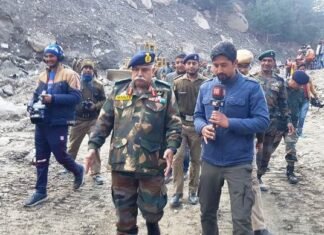 BRO के महानिदेशक ने बचाव, राहत कार्यों का जायज़ा लेने जोशीमठ का किया दौरा BRO के महानिदेशक ने बचाव, राहत कार्यों का जायज़ा लेने जोशीमठ का किया दौरा