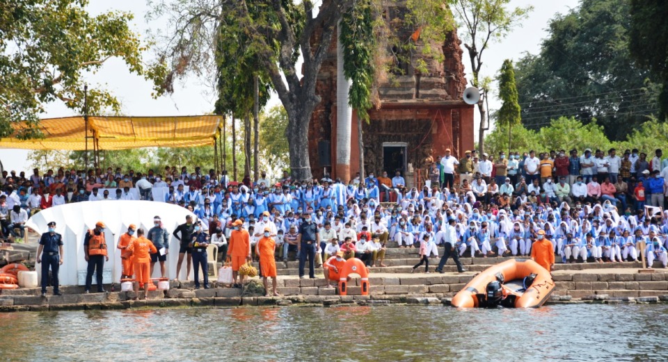 बाढ़ में फंसे लोगो को बचाकर एनडीआरएफ ने किया सफल मॉकड्रिल