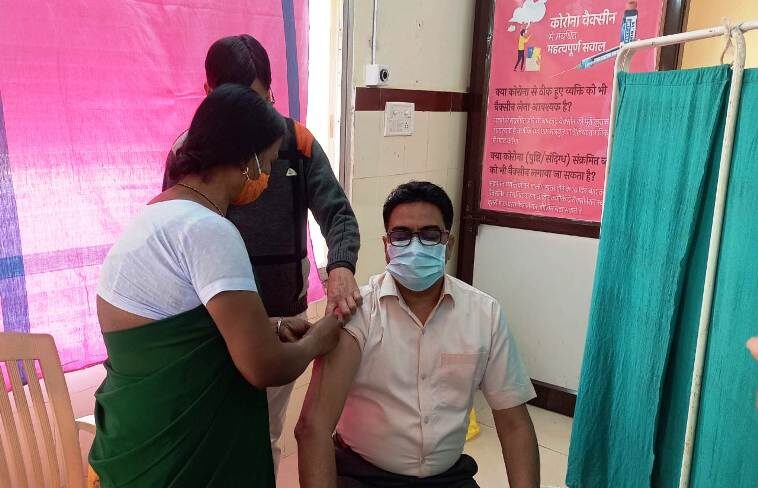 भारत COVID -19 के टीके लगाने के मामले में बना दुनिया का तीसरा सबसे बड़ा देश