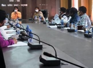 ग्रामीण सड़कों पर चल रहे भारी वाहनों के खिलाफ कार्रवाई के निर्देश ग्रामीण सड़कों पर चल रहे भारी वाहनों के खिलाफ कार्रवाई के निर्देश