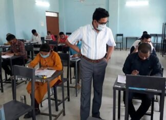 कलेक्टर जैन ने PSC प्रारम्भिक परीक्षा के केन्द्रों का किया निरीक्षण कलेक्टर जैन ने PSC प्रारम्भिक परीक्षा के केन्द्रों का किया निरीक्षण