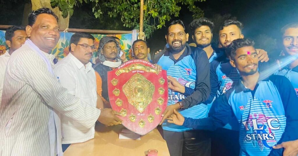 रात्रिकालिन क्रिकेट प्रतियोगिता में आरएलसी. स्टार क्रिकेट की टीम बनी विजेता 