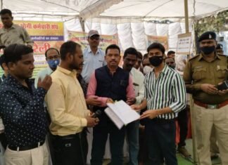 दैनिक वेतन भोगी कर्मचारी संघ ने धरना प्रदर्शन कर कलेक्टर के नाम सौपा ज्ञापन दैनिक वेतन भोगी कर्मचारी संघ ने धरना प्रदर्शन कर कलेक्टर के नाम सौपा ज्ञापन