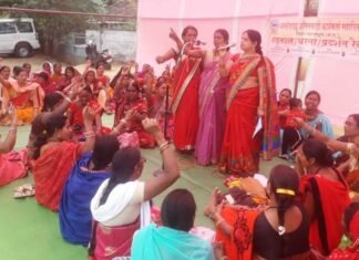 आठ सूत्रीय मांगों को लेकर आंगनबाड़ी कार्यकर्ताओं ने दिया धरना आठ सूत्रीय मांगों को लेकर आंगनबाड़ी कार्यकर्ताओं ने दिया धरना