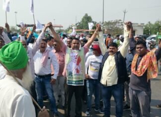 छत्तीसगढ़ किसान मजदूर महासंघ द्वारा अनेक स्थानों में किया गया चक्काजाम छत्तीसगढ़ किसान मजदूर महासंघ द्वारा अनेक स्थानों में किया गया चक्काजाम