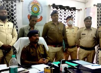 फाइनेंस कंपनी के कर्मचारी की कत्ल की गुत्थी सुलझी,आरोपी पुलिस की गिरफ्त में फाइनेंस कंपनी के कर्मचारी की कत्ल की गुत्थी सुलझी,आरोपी पुलिस की गिरफ्त में