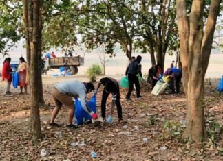 प्लास्टिक कचरा सफाई अभियान में जनप्रतिनिधि-सामाजिक संगठनो ने दिया योगदान प्लास्टिक कचरा सफाई अभियान में जनप्रतिनिधि-सामाजिक संगठनो ने दिया योगदान