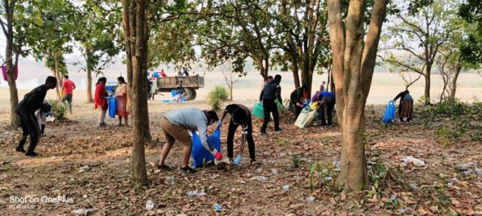 प्लास्टिक कचरा सफाई अभियान में जनप्रतिनिधि-सामाजिक संगठनो ने दिया योगदान