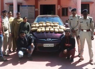 20 किलो गांजा की तस्करी करते हुए महिला सहित 03 लोग गिरफ्तार 20 किलो गांजा की तस्करी करते हुए महिला सहित 03 लोग गिरफ्तार