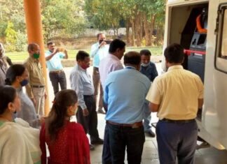 जिला सहकारी बैंक के किसानों, खाताधारक के लिए मोबाईल एटीएम वैन की सुविधा जिला सहकारी बैंक के किसानों, खाताधारक के लिए मोबाईल एटीएम वैन की सुविधा