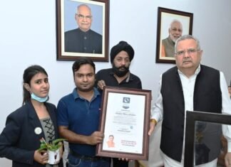 इंडियन बुक ऑफ़ वर्ल्ड रिकॉर्ड प्राप्त किया सुरक्षित भव: फाउंडेशन ने पूर्व मुख्यमंत्री से इंडियन बुक ऑफ़ वर्ल्ड रिकॉर्ड प्राप्त किया सुरक्षित भव: फाउंडेशन ने पूर्व मुख्यमंत्री से