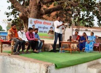 ग्रामीण रिकार्ड बुक लेकर ग्राम शेर गांव पहुचे पुलिस अधीक्षक लगाई “पुलिस चौपाल” ग्रामीण रिकार्ड बुक लेकर ग्राम शेर गांव पहुचे पुलिस अधीक्षक लगाई "पुलिस चौपाल"