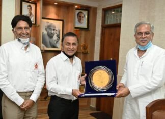 ” लिटिल मास्टर ” के अंतर्राष्ट्रीय क्रिकेट में 50 वर्ष पूर्ण होने पर किया गया सम्मान " लिटिल मास्टर " के अंतर्राष्ट्रीय क्रिकेट में 50 वर्ष पूर्ण होने पर किया गया सम्मान