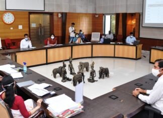 चेम्बर ऑफ कॉमर्स के नवनिर्वाचित पदाधिकारियों ने सिंहदेव से सौजन्य मुलाकात की चेम्बर ऑफ कॉमर्स के नवनिर्वाचित पदाधिकारियों ने सिंहदेव से सौजन्य मुलाकात की