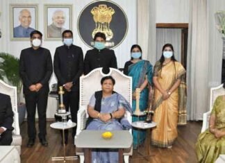 भारतीय प्रशासनिक सेवा के परिवीक्षाधीन अधिकारियों ने राज्यपाल से की मुलाकात भारतीय प्रशासनिक सेवा के परिवीक्षाधीन अधिकारियों ने राज्यपाल से की मुलाकात